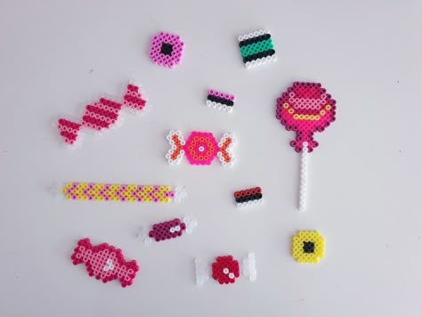 Candy Perler Bead Patterns, Small Square Perler Bead Patterns, Candy Perler Beads, Perler Beads Candy, Candy Beads, Modele Pixel Art, Hamma Beads Ideas, Diy Fabric Jewellery, Melty Bead Patterns