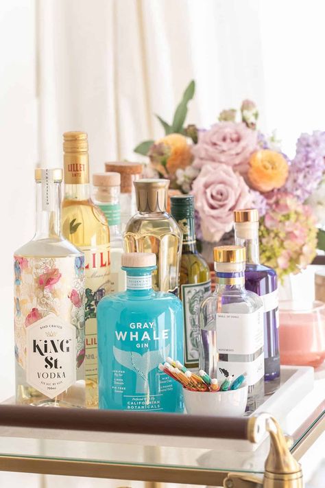 Spring spirits on a bar cart Easter Bars, Bar Cart Inspo, Party Punch Recipes, Cart Ideas, Bar Tray, Soda Recipe, Green Bar, Bar Cart Styling, Spring Cocktails