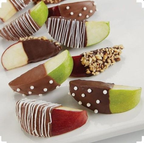 Covered Apples, Chocolate Covered Apples, Wilton Candy Melts, Oreo Fudge, Snacks Für Party, Easy Treats, Candy Melts, Lunch Snacks, Healthy Snacks For Kids