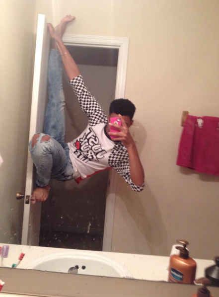 The " Benny Ninja " You gotta see these crazy selfies!! Selfie Fail, Funny Selfies, Best Selfies, Mirror Selfie Poses, Weird Pictures, Funny Profile Pictures, Crazy People, Selfie Poses, Best Funny Pictures