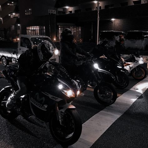 Devil's Night Penelope Douglas, Image Moto, Мотоциклы Cafe Racers, Bike Aesthetic, Motorcycle Aesthetic, Biker Aesthetic, Biker Boys, Pretty Bike, Biker Love