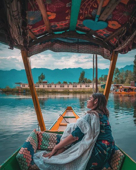 Colour Harmony, Kashmir Trip, Kashmir Tour, Say No To Plastic, Dal Lake, Snow Photoshoot, Travel Pose, Blue Boat, Travel Pictures Poses