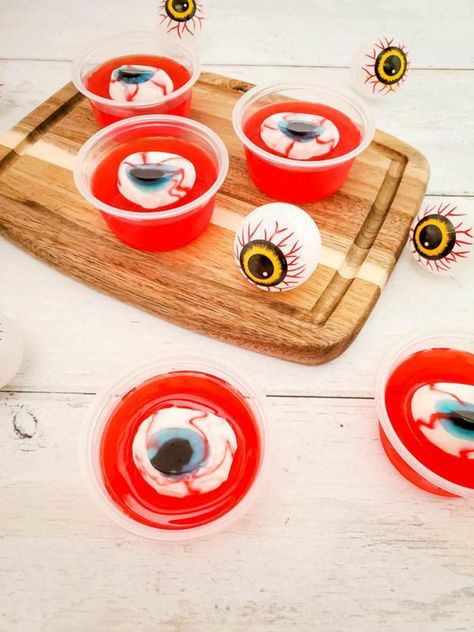 Eyeball Jello Shots, Jello Shots Halloween, Eyeball Jello, Fall Party Drinks, Vodka Jello Shots, Best Alcoholic Drinks, Drinks Alcohol Recipes Easy, Making Jello Shots, Alcoholic Drinks Recipes