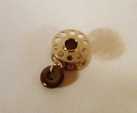 repurposed metal bobbin - Google Search Repurposed Metal, Quilt Retreat, Flower Ornaments, Button Jewelry, A Flower, Washer Necklace, Belly Button Rings, Quilting, Craft Ideas