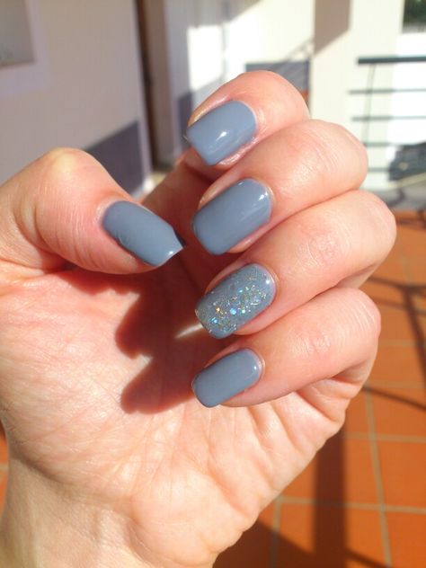 Grey nails Blue Gray Nail Color, Bluish Gray Nails, Nails With Blue Glitter, Nails With Blue, Korean Beauty Makeup, Gray Nail, Grey Nails, Glitter Accent Nails, Accent Nail