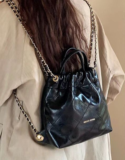 Mini Backpack Aesthetic, Mini Backpack Outfit, Backpack Aesthetic, Aesthetic Backpack, Luxury Backpack, Backpack Outfit, Mom Outfit, Red Fall, Girly Bags