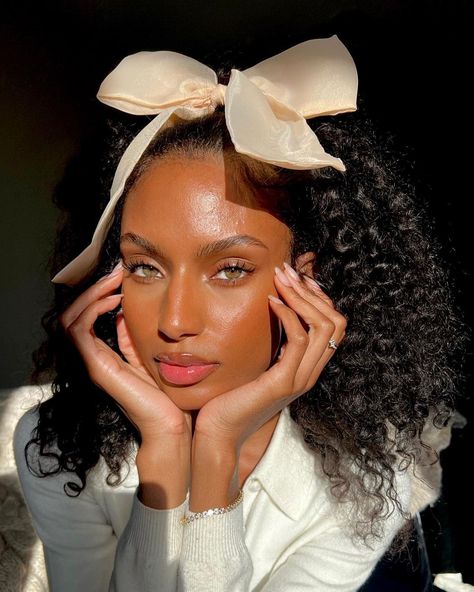 Sydney J Harper, Thick Headbands, Classy Outfits For Women, Thick Eyebrows, Black Femininity, Headband Hairstyles, Pretty Woman, Hair Inspo, Curly Hair