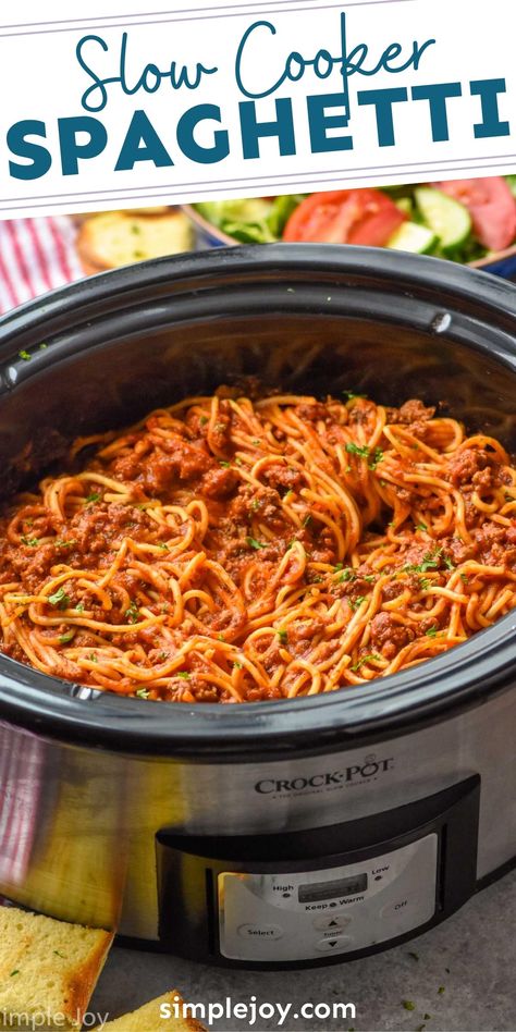 Crock Pot Spaghetti is such an easy slow cooker dinner. With its easy meat sauce, this is a meal that your whole family will fall in love with. Crockpot Spaghetti, Crockpot Pasta, Slow Cooker Spaghetti, Spaghetti Sauce Recipe, Homemade Spaghetti Sauce, Slow Cooker Pasta, Homemade Spaghetti, Crockpot Recipes Beef, Slow Cooker Dinner