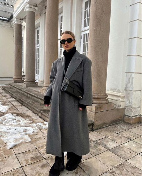 Classy Coat Outfit, Grey Coat Winter Outfit, Grey Coat Aesthetic, Winter Outfits Grey Coat, Grey Overcoat Outfit Women, Grey Coat Outfits For Women, Grey Winter Coat Outfit, Grey Long Coat Outfit, Grey Peacoat Outfit