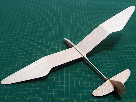 Model Making Ideas, Paper Glider, Balsa Plane, Paper Airplane Template, Plane Crafts, Rc Plane Plans, Wooden Toys Design, Rc Glider, Airplane Crafts