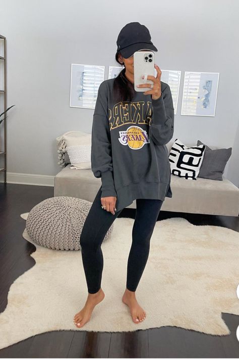 Sweatshirt Outfit, Los Angeles Lakers, Casual Outfits, Angeles, Angel, Outfit Inspo, Sweatshirts, Women Shopping, How To Wear