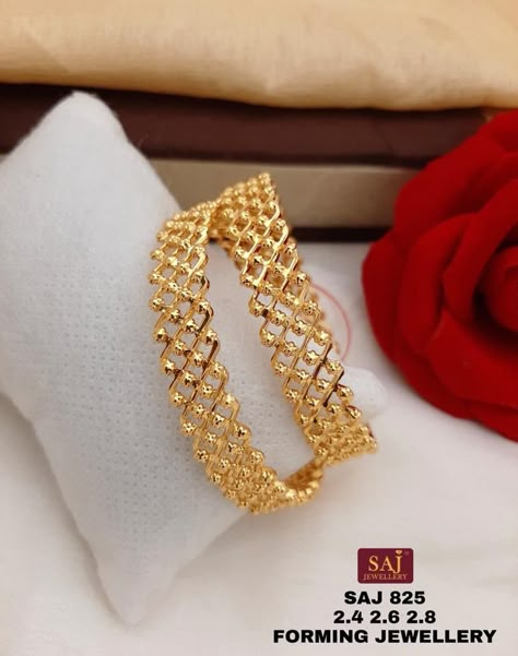 Bengals Design Gold, Single Gold Bangle, Big Bangles, Vanki Designs Jewellery, Simple Gold Bangle, Plain Gold Bangles, Antique Gold Bracelet, Kids Gold Jewelry, Gold Necklace Wedding