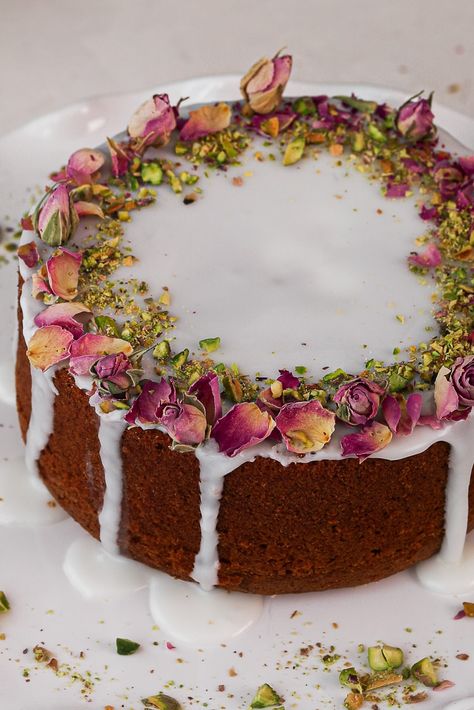 Lovers' dreams are made of this: Traditional Persian love cake. The fusion of rose scent and cardamom creates an irresistibly fragrant cake that's perfect for any occasion. Super moist, fluffy and made completely from scratch. With barely 20 minutes of prep, you get ALL the taste - minus the sweat! This is the only Persian Love Cake recipe you'll ever need. Persian Rose Cake, Springform Cake Recipes, Persian Cake Design, Vegan Persian Love Cake, Persian Cake Recipes, Rose And Cardamom Cake, Persian Birthday Party, Cardamom Cake Recipe, Persian Love Cake Recipe