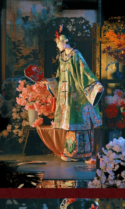 Parallel panel round collar shirt from the Qing Dynasty, worn by Han Chinese under Manchurian rule. Ornate embroideries of various flowers on all corners of the set, the Mei Gui 玫瑰 Rose Cloud Embroidered Set is a meticulously crafted ensemble with a contemporary touch, inspired by Han women's dress during the Qing Dynasty. Under Manchurian rule, Han women continued to wear two-piece sets, while Manchurian women wore long one-piece robes. Choose from two regal colors, either way you can't go wron Qing Dynasty Clothing, Round Collar Shirt, History Taking, New Chinese Style, Vintage Fits, Chinese Clothing, Traditional Fashion, Qing Dynasty, Chinese Culture