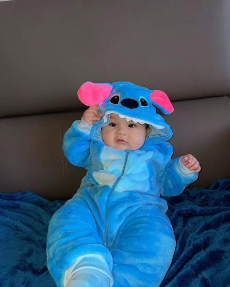 Baby Stitch, Lilo And Stitch Merchandise, Classy Halloween Costumes, Disney Baby Clothes, Very Cute Puppies, Girly Dp, Cute Couple Dp