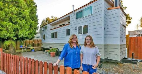 A single mom built a gorgeous tiny house by herself after watching it many times in TV shows Mother And Teenage Daughter, Reimagined Furniture, Alternative Homes, Car Living, Building A Tiny House, Live Big, Tiny House Floor Plans, Tiny House Movement, Teenage Daughters