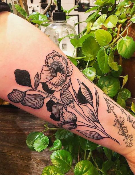 Geometric Tattoo Sleeve Designs, Poppy Tattoo, Insect Tattoo, Work Tattoo, Poppies Tattoo, Beautiful Flower Tattoos, Upper Arm Tattoos, Plant Tattoo, Botanical Tattoo