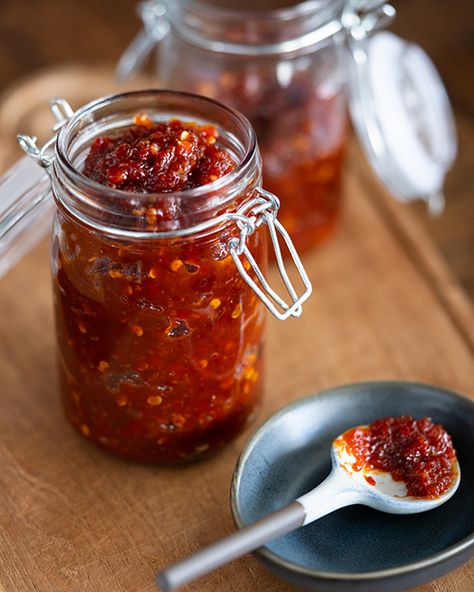 Chili Jam, Homemade Chilli, Marion's Kitchen, Chilli Jam, Dried Chillies, Relish Recipes, Chilli Recipes, Homemade Chili, Sweet Chilli