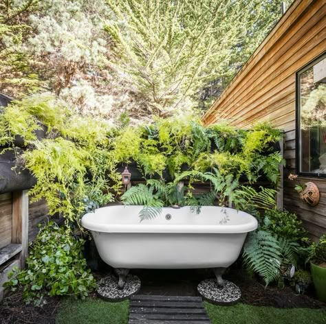 outdoor tubs Outdoor Bathtub Ideas, Outdoor Clawfoot Tub, Garden Bathtub, Outdoor Bathtub, Outdoor Bathroom Design, Outdoor Tub, Outdoor Baths, Tub Ideas, Outdoor Bath