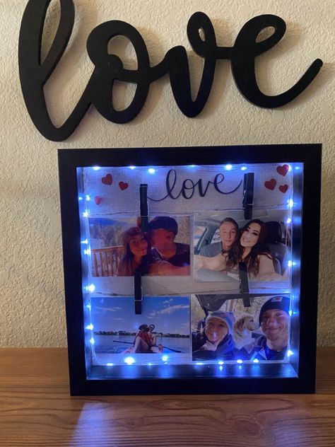 Shadow Box Ideas With Pictures, Valentine Photo Frame, Small Business Ideas Diy, Couple Shadow, Anniversary Gifts Ideas, Resin Business, Cadeau St Valentin, Cute Anniversary Gifts, Diy Shadow Box