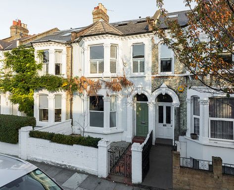 The West London home that wows from start to finish | homify Victorian Terrace Exterior, Victorian Terrace Front Garden, Victorian Terrace Garden, Terrace Exterior, London Terrace House, Victorian House Renovation, Victorian Terraced House, Tiny House Designs, Victorian Terrace House