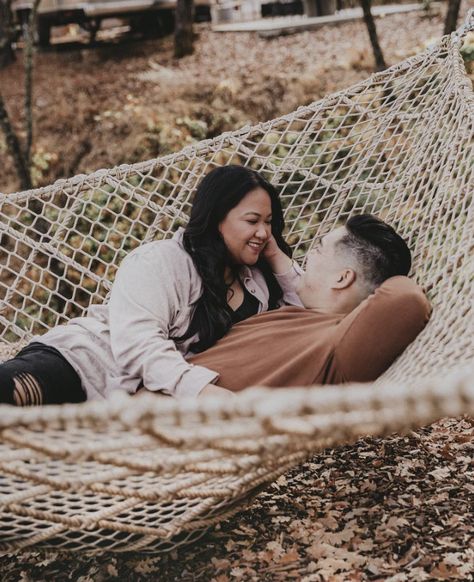 Instagram couple, couple goals, cute couple, hammock photo, hammock couple, couplesphotography, engagment shoot Hammock Couple, Hammock Photoshoot, Hammock Photos, Photo Ideas Couples, August Images, Couple Pose Ideas, Couples Photo Ideas, Instagram Couples, Couple Pose