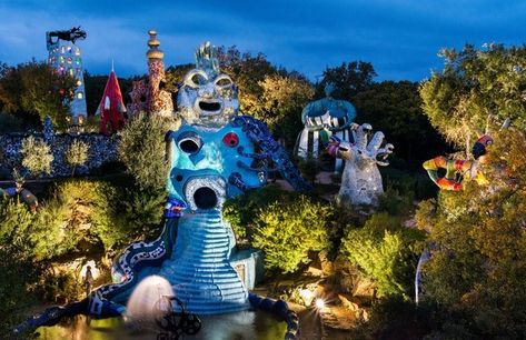 Niki de Saint Phalle’s Tarot Garden | Capalbio, Italy Garden Tuscany, Sculpture Composition, Very Small Garden Ideas, Glass Blowing Art, Tarot Garden, Budapest Art, Tara Donovan, Garden Design Pictures, Parc Guell