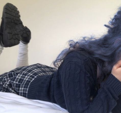 Blue Hair Outfit, Zodiac Academy Darcy, Caitlyn Core, Hairdye Ideas, Darcy Vega Zodiac, Blue Hair Aesthetic, Caitlyn Kiramman, Bae Style, Blueberry Girl