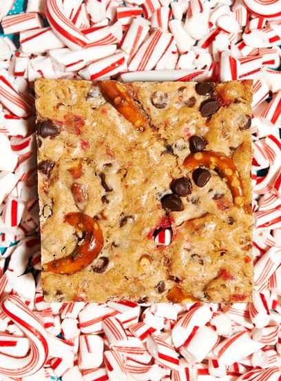 3 Momofuku Cookie Recipes To Make This Holiday+#refinery29 Momofuku Cookies, Variety Cookies, Momofuku Recipes, Milk Bar Recipes, Pretzel Chocolate, Easy Holiday Cookies, Pretzel Bars, Christina Tosi, Momofuku Milk Bar