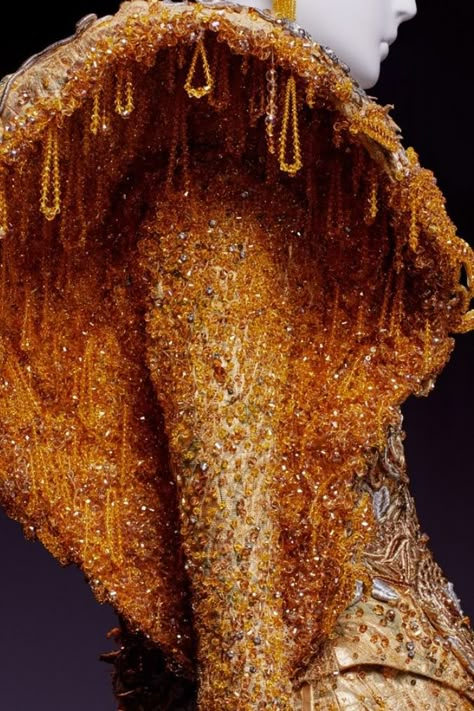 Designer Guo-Pei | “Guo Pei: Couture Beyond" at The Savannah College of Art and Design's SCAD FASH Museum of Fashion + Film, 2017 Exhibit. Guo Pei, Haute Couture Details, Collection Couture, Dior Haute Couture, Couture Details, Zuhair Murad, Fantasy Fashion, Mode Inspiration, Couture Collection