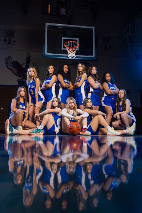 9 Best Basketball Team Photo Ideas 2 Multi Sports Senior Pictures, Sport Team Photos, Senior Basketball Media Day, Womens Basketball Photoshoot, Sports Group Photos, Media Basketball Poses, Basketball Team Photos Ideas, Sport Team Photoshoot Ideas, Basketball Pose Ideas