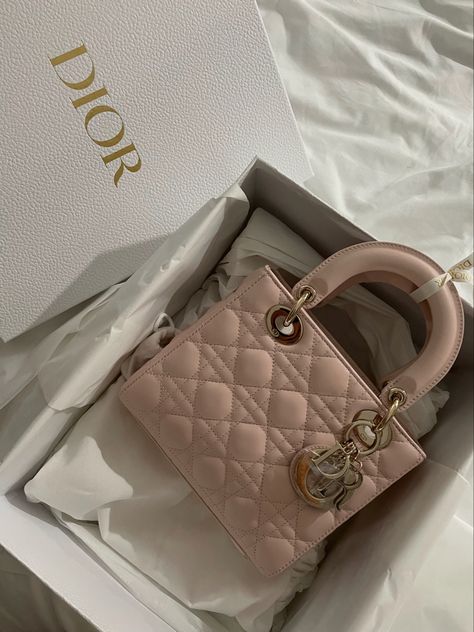 #fashion #dior #luxury #pink #handbags Dior Top, Crossbody Satchel, Women's Bags By Style, Dior Wallet, Leather Handbags Tote, Miss Dior, Cute Bags, Bags Designer Fashion, Lady Dior Bag