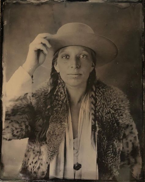 Tin Type Photography, Tintype Photography, Saddle Tramp, Cool Photo Ideas, Poses Angles, Insta Famous, Tintype Photos, Country Party, Fall Night