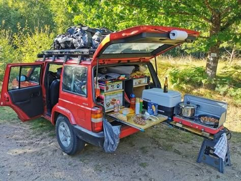 Overland Storage Ideas, Overlanding Storage Ideas, Jeep Overlanding Setup, Jeep Camping Setup, Jeep Xj Camping, Xterra Accessories Ideas, Jeep Xj Overland, Jeep Wrangler Camping Setup, Jeep Xj Interior Mods