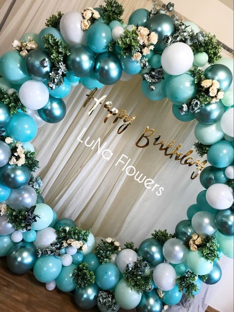 Teal And Gold Balloon Arch, Aqua Birthday Party Ideas, Teal Balloon Decorations, Turquoise Party Theme, Turquoise Birthday Party Ideas, Teal Balloon Arch, Blue Birthday Party Decorations, Prom Balloons, Teal Balloons