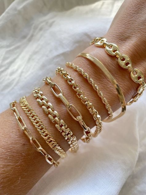 18K Gold Chain Bracelet Gold Filled Bracelet Gold Bracelets - Etsy Stylish Jewelry Accessories, Gold Bracelets Stacked, Gold Chain Bracelet, 18k Gold Chain, Jewelry Accessories Ideas, Bracelet Dainty, Dainty Bracelet, Dope Jewelry, Gold Bracelets