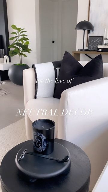 Black Neutral Aesthetic, White And Black Decor, White Apartment, Aesthetic Apartment, Feminine Bedroom, Room Refresh, Black And White Interior, Apartment Aesthetic, Black And White Decor