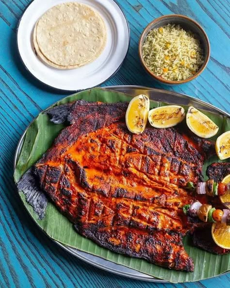 Pescado Zarandeado (Mexican Red Snapper) Whole Red Snapper Recipes, Mexican Fish Recipes, Red Snapper Recipes, Snapper Recipes, Snapper Fish Recipes, Mexican Seafood, Bbq Fish, Snapper Fish, Liquor Recipes