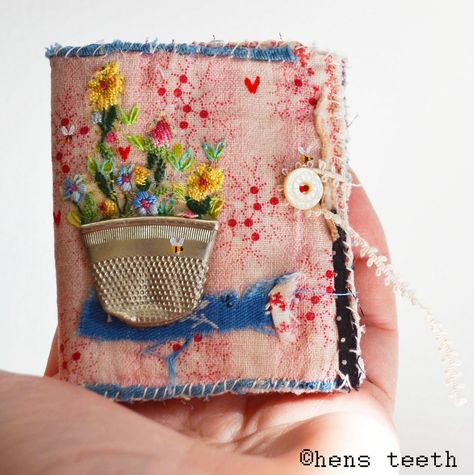 Explore hens teeth's photos on Flickr. hens teeth has uploaded 2716 photos to Flickr. Needle Cases, Fabric Journals, Stitch Book, Needle Book, Needle Case, 자수 디자인, Fabric Book, Art Books, Fabric Projects