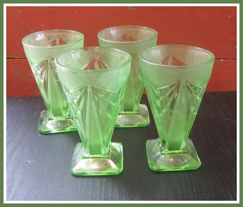 Carnival Pattern, Glass Pyramid, Kitchen Glassware, Retro Glassware, Vintage Drinking Glasses, Art Nouveau Tiles, Green Glassware, Antique Dishes, Vaseline Glass