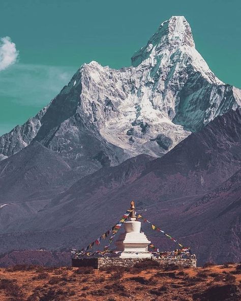 Mòunt Amadablam of Nepal photography Mountain Painting Acrylic, Ama Dablam, Himalayas Nepal, Nepal Culture, Crystal Mountain, Everest Base Camp, View Point, Nepal Travel, Mountain Peak