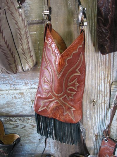 Upcycle Cowboy Boots Cowboy Boot Crafts, Old Cowboy Boots, Boot Purse, Cowboy Boot Purse, Upcycled Purse, Cowboy Crafts, Boots Diy, Pink Cowgirl Boots, Old Boots