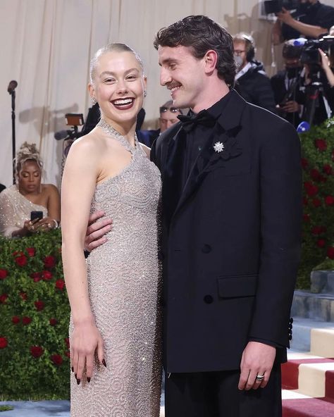 Normal People News on Instagram: “MY FAVORITE COUPLE❤️‍🔥 Paul Mescal and Phoebe Bridgers at the 2022 Met Gala.✨” Paul Mescal Met Gala, Phoebe And Paul, Paul And Phoebe, Paul Mescal, Irish Actors, Phoebe Bridgers, Normal People, Celebrity Couples, Pop Star