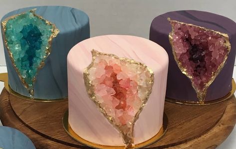 Geode Cake, Crystal Cake, Sweet 16 Cakes, 16 Cake, Cool Cake Designs, Cupcake Shops, Beautiful Birthday Cakes, Cakes Wedding, Crazy Cakes