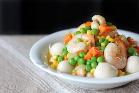 Sipo Egg (Mixed Vegetables with Shrimps and Quail Eggs) - Ang Sarap (A Tagalog word for "It's Delicious") Sipo Egg, Filipino Vegetable Recipes, Mix Vegetable Recipe, Quail Recipes, Buttered Vegetables, Lent Recipes, Best Seafood Recipes, Makanan Diet, Quail Eggs