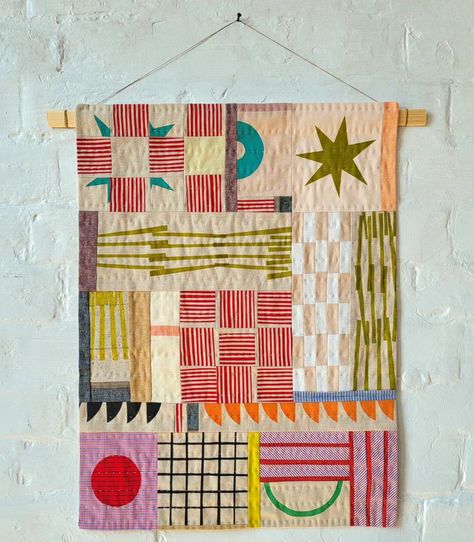 Applique Wall Hanging, Abstract Quilt, Hanging Quilts, Diy Textiles, Fabric Poster, Diy Quilt, Wall Quilts, Quilt Design, Quilted Wall Hangings