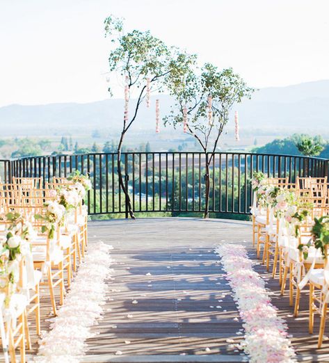 Ceremony aisle - Clane Gessel Photography Napa Valley Resorts, Rooftop Ceremony, Make Up Natural, Napa Valley Wedding, Sonoma Wedding, Napa Wedding, Rooftop Wedding, Wedding Ceremony Flowers, Ceremony Flowers