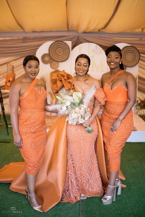 Traditional Wedding Ghana, Lobola Outfits Bridesmaids, Modern Traditional Wedding, Zulu Traditional Attire, African Wedding Theme, Wedding Guest Fits, African Wedding Dresses, Burnt Orange Wedding, African Bridesmaid Dresses