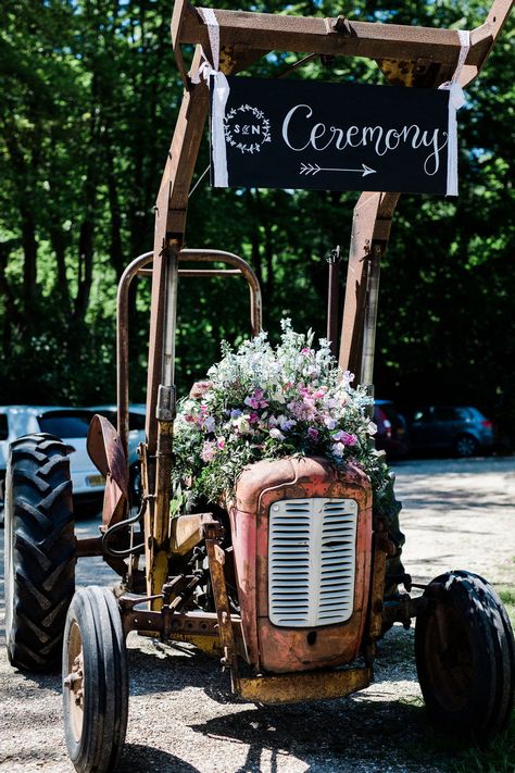 British Country Wedding, Outdoor Farm Wedding Ideas, Paddock Wedding, Country Farmhouse Wedding, Modern Farm Wedding, Farm Style Wedding, Tractor Wedding, Farmer Wedding, Farm Wedding Ceremony