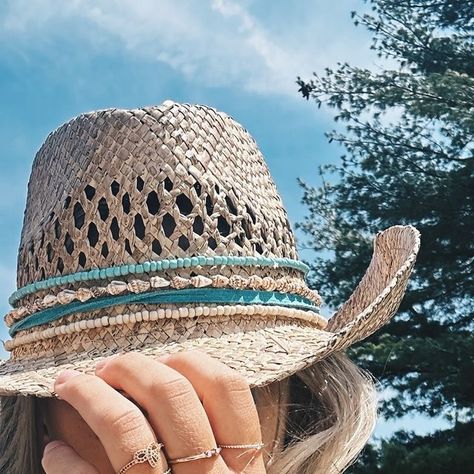 Juniper Boutique on Instagram: "Where the beach meets the ranch.. 🌊🐚 #beach #cowgirl #cowgirlhat #costalCowgirl #love" Beach Cowgirl Hat, Beach Cowgirl, Cowgirl Summer, Hawaii Outfits, Cowgirl Hat, Coastal Cowgirl, Cowgirl Hats, April 27, The Ranch